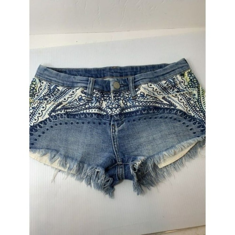 Shorts Blank NYC Jean  Embroidered Distressed Raw Hem Denim Shorts Size 29